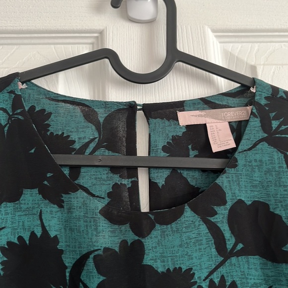 ✨2for20✨ Forever 21 long sleeve top with side ties - Picture 2 of 6